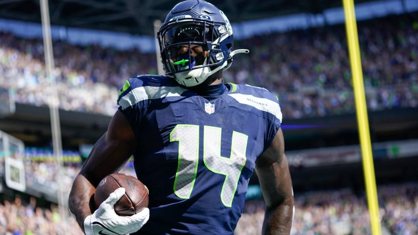 Seattle Seahawks wide receiver DK Metcalf (14) during an NFL football game  against the Denver Broncos, Monday, Sept. 12, 2022, in Seattle, WA. The  Seahawks defeated the Bears 17-16. (AP Photo/Ben VanHouten