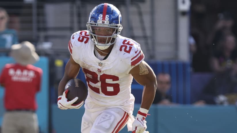 Giants QB Jones willing to let Barkley have the spotlight