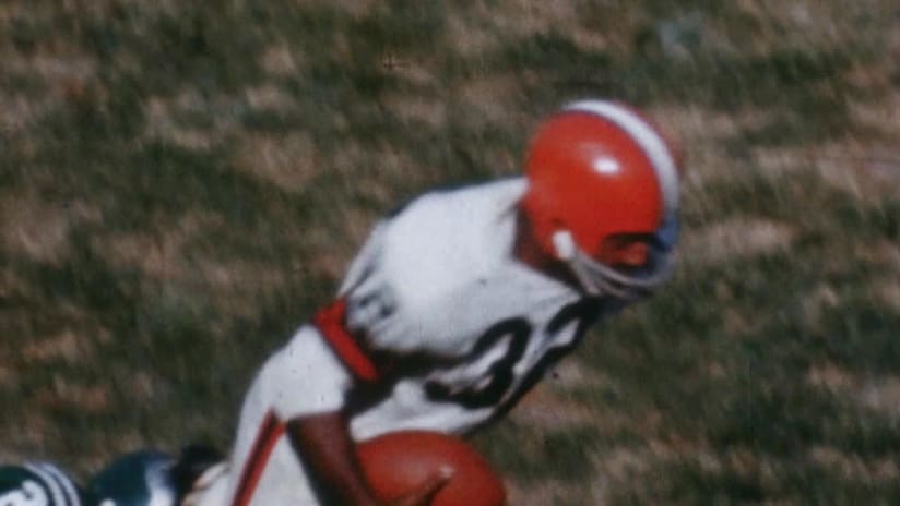 Cleveland Browns Honor Late Hall Of Famer Jim Brown With Helmet