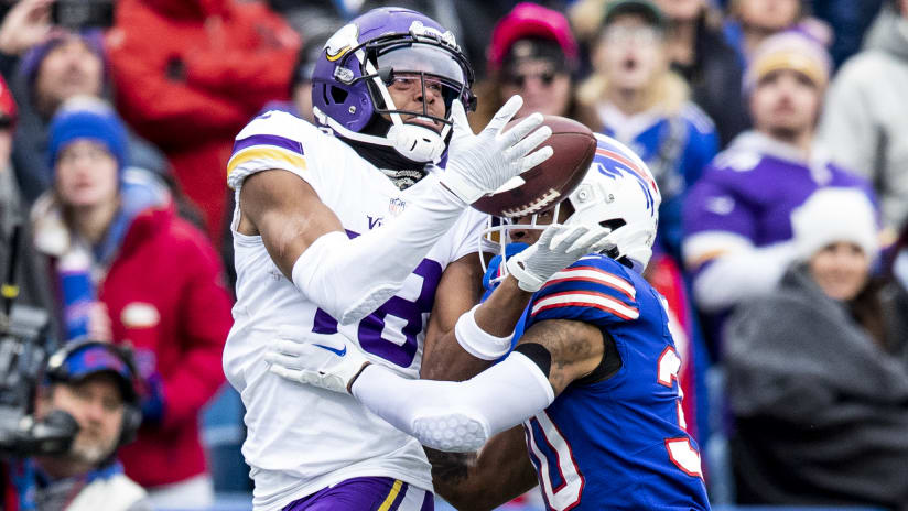 Vikings' Justin Jefferson Makes Amazing One-Handed Catch vs. Bills