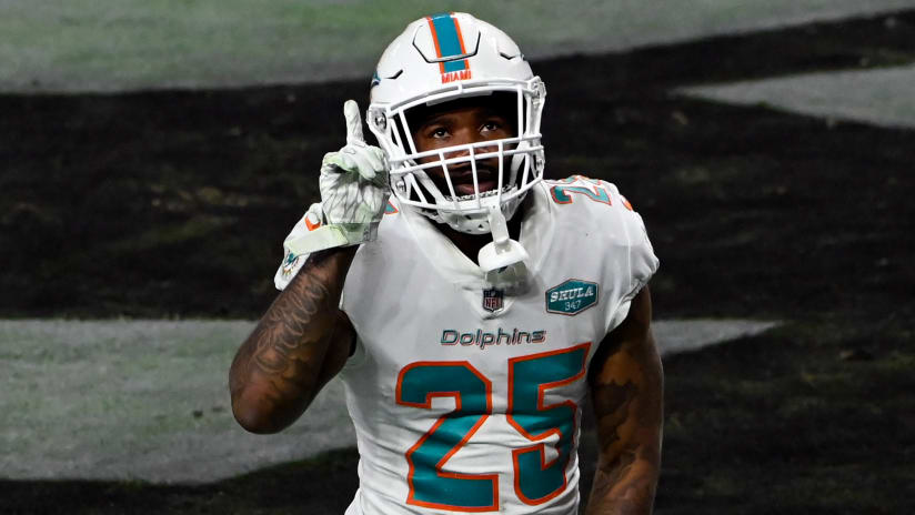 Miami Dolphins CB Xavien Howard not at mandatory minicamp over 'unique'  contract renegotiation - ESPN