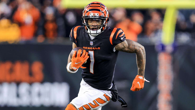 C.J. Uzomah of the Cincinnati Bengals runs the ball up the sideline