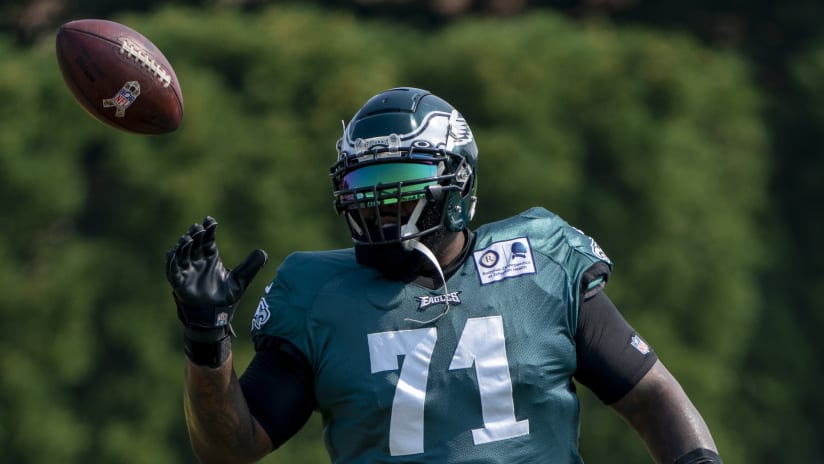 This Eagles' No-Win Quarterback Predicament Isn't Like the Last