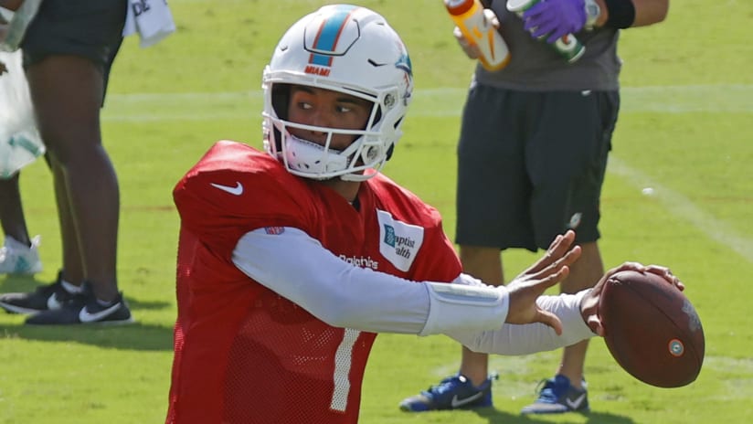 Dolphins quarterback fantasy camp battles 2020: Ryan Fitzpatrick vs. Tua  Tagovailoa - DraftKings Network