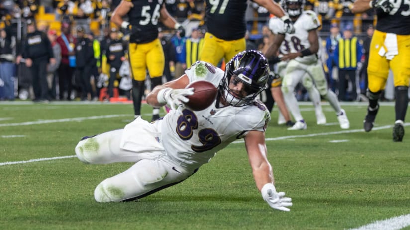 Depleted Ravens fall to Pack, 31-30, when late 2-point attempt fails