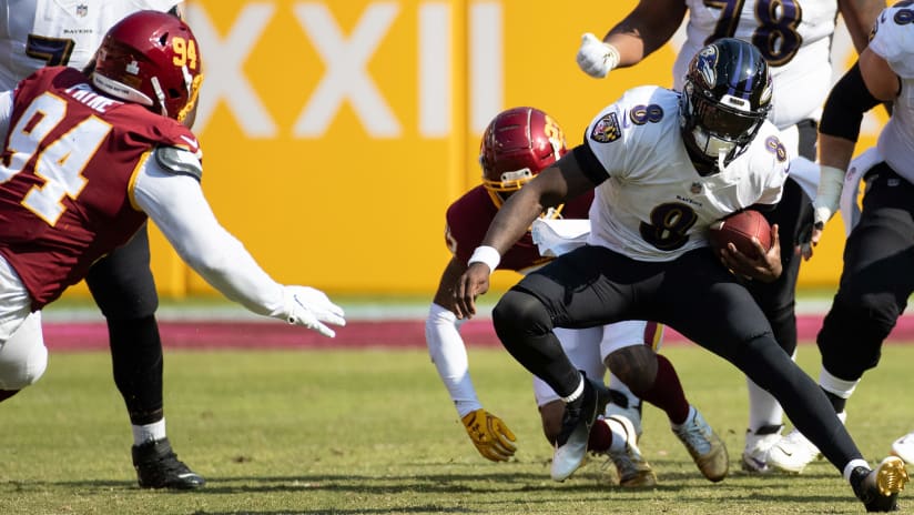 Minnesota Viking's pass receiver Bill Brown (30) holds hands out but ball  bounces off his helmet as New York Giant's defender Bill Swain (52) watches  Brown during first half of National Football