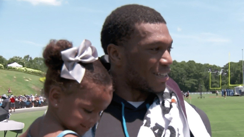 Tyreek Hill visits 'Mini Cheetah' and has a wholesome message for