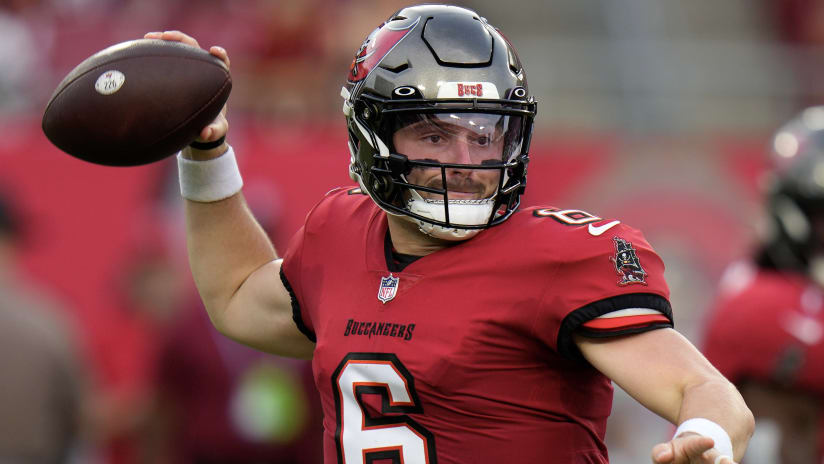 Bucs C Ryan Jensen carted off at practice with leg injury