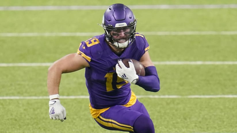 Minnesota Vikings place star WR Adam Thielen on reserve/COVID-19 list - ESPN