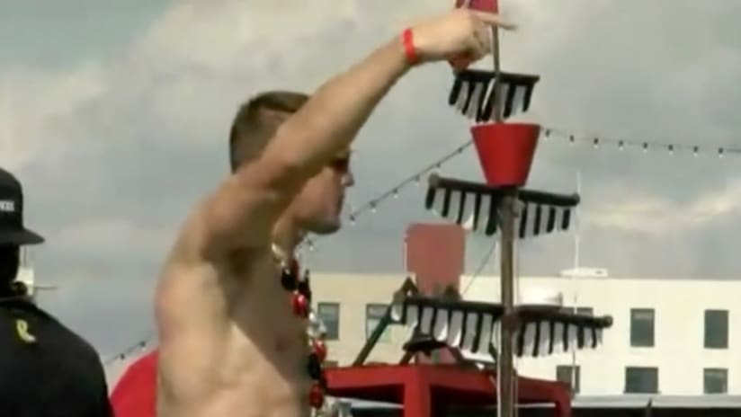 WATCH: Brady to Gronk trophy toss tops NFL Bucs' boat parade party