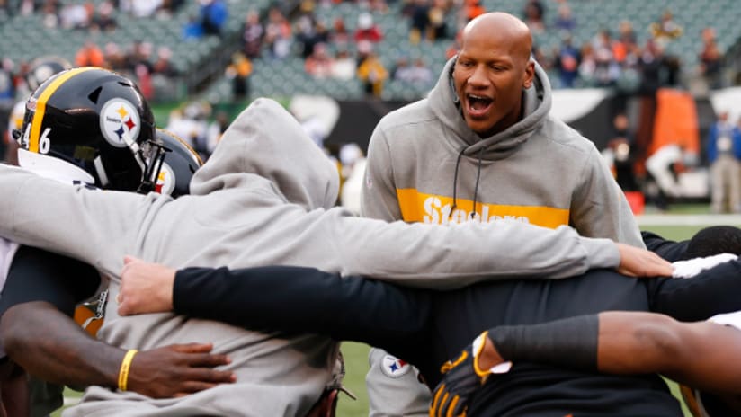 Ryan Shazier walks on field where he suffered injury