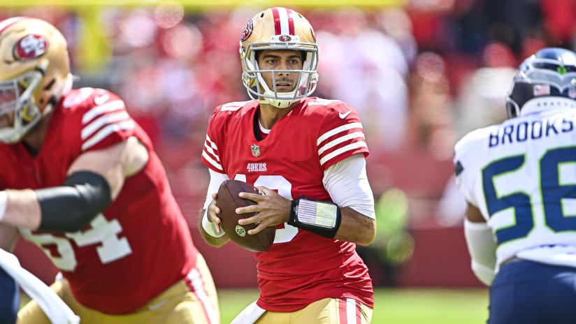 Tampa, Florida, USA. 8th Sep, 2019. San Francisco 49ers quarterback Jimmy  Garoppolo (10) throws a pass during the NFL game between the San Francisco  49ers and the Tampa Bay Buccaneers held at