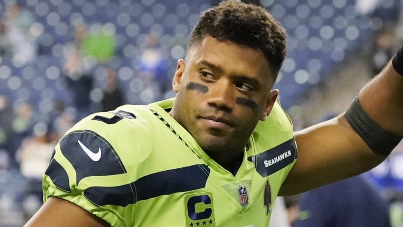 Seahawks QB Russell Wilson 'making progress' in his recovery from finger  surgery, Pete Carroll says