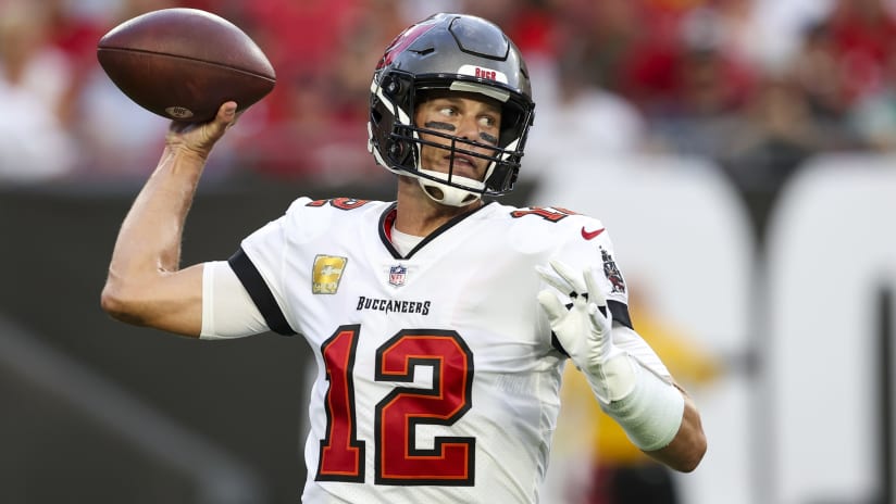 Buccaneers QB Tom Brady becomes first NFL player to throw for