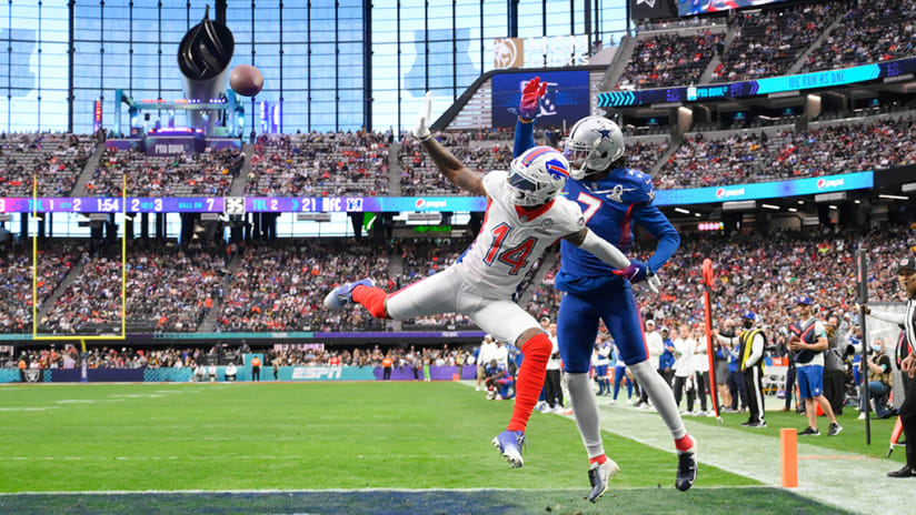 Bills' Stefon Diggs does jersey swap with brother Trevon at Pro Bowl