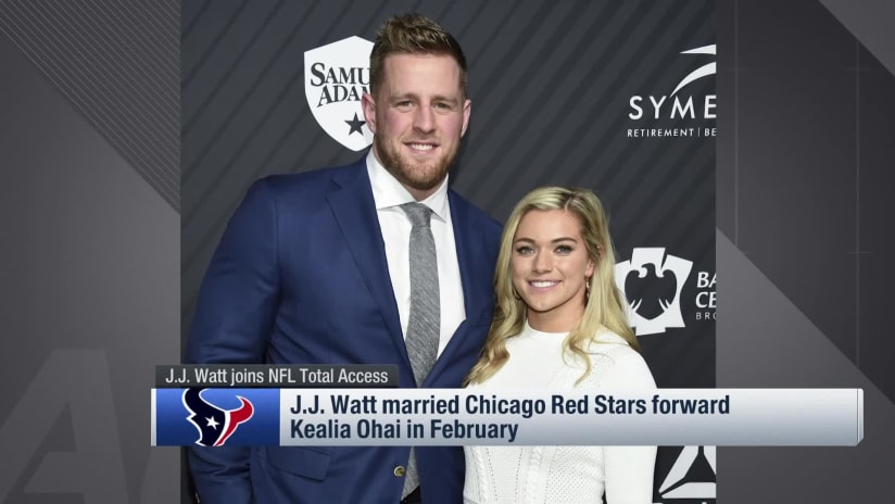 JJ Watt stars in final NFL game; brothers Derek, TJ wear his jersey