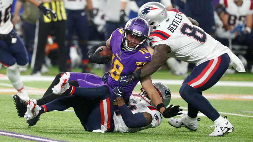 Wide receiver Randy Moss of the Minnesota Vikings takes a knee