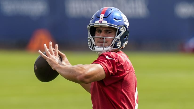 Daniel Jones encourages Zach Wilson after Jets beat Giants