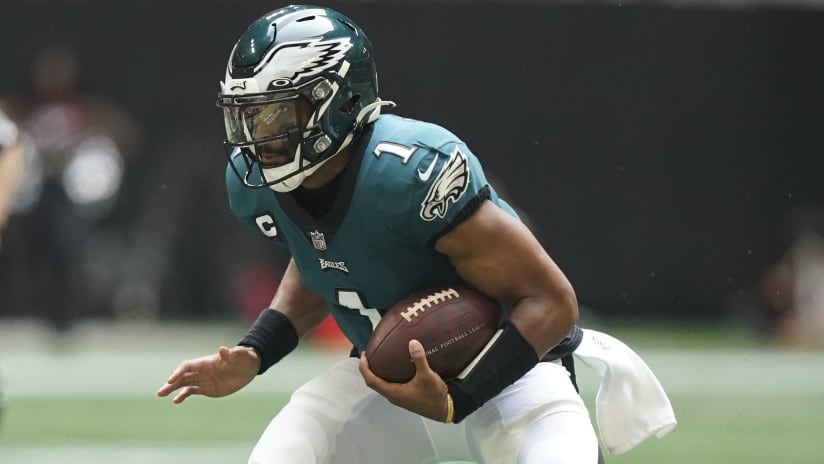 Jalen Hurts sets another Eagles record in blowout win over Titans