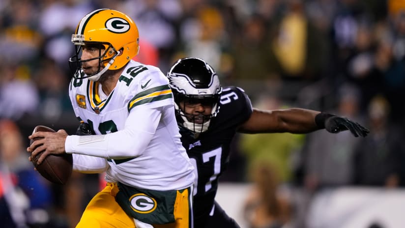 Aaron Rodgers injures ribs in Packers' loss to Eagles