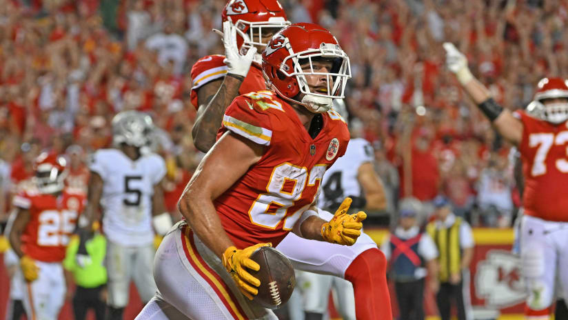 Kansas City Chiefs on X: Despite not playing last week, no player has more  touchdown catches this season than @tkelce 