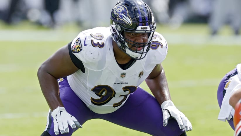 Falcons strengthen defensive line with signing of Calais Campbell