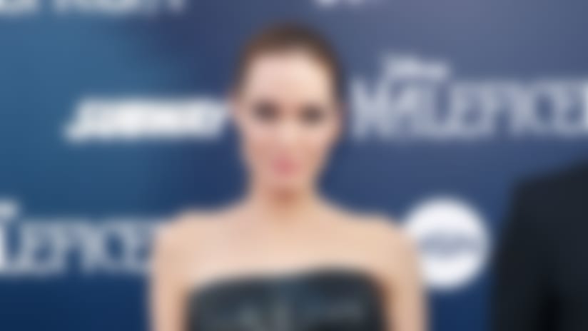 Angelina-Jolie-TOS-141128