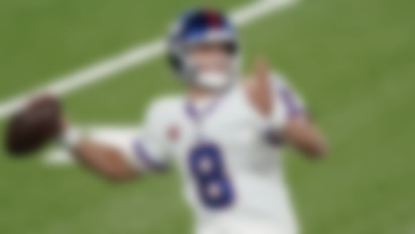 New York Giants quarterback Daniel Jones throws during the first half of an NFL football game against the Tampa Bay Buccaneers, Monday, Nov. 2, 2020, in East Rutherford, N.J. (AP Photo/Corey Sipkin)