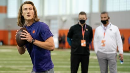 Never saw the Andrew Luck, Peyton Manning hype in Trevor Lawrence: NFL  fans blast former No. 1 overall pick for not living up to his generational  hype - The SportsRush