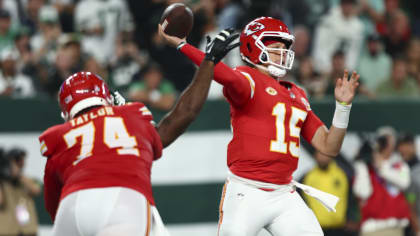 Patrick Mahomes comments on OT Jawaan Taylor's penalties vs. Jaguars