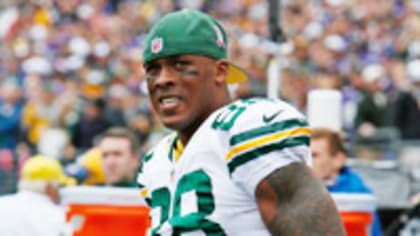 Jermichael Finley, Jermichael Finley throws a pass during w…