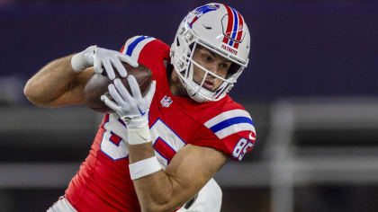 Can't-Miss Play: New England Patriots tight end Hunter Henry makes insane  one-handed catch while being tackled