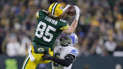 Green Bay Packers tight end Robert Tonyan (85) reacts after