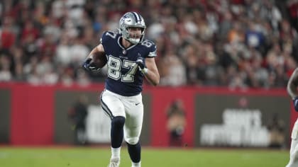 Dallas Cowboys tight end Jake Ferguson carries the ball to score a  touchdown in action during an NFL football game, Sunday, Oct. 16, 2022, in  Philadelphia. (AP Photo/Matt Rourke Stock Photo - Alamy