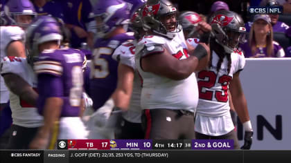 Bucs DT Vita Vea, at 347 pounds, drops into coverage and forces an Aaron  Jones fumble