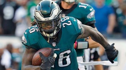 Eagles Land Jay Ajayi