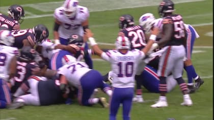 Buffalo Bills fullback Reggie Gilliam sheds Tennessee Titans linebacker  Zach Cunningham's tackle try on an 11-yard TD