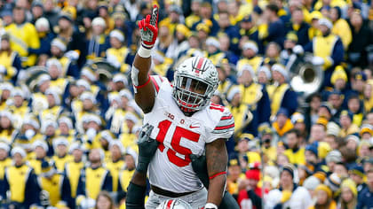 Ohio State RB Ezekiel Elliott hurdles Western Michigan defender