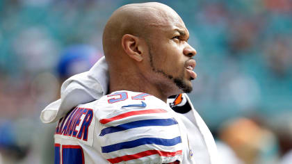 Lorenzo Alexander + 30 Bills legends set to return for Sunday's game