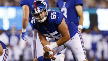 New York Giants center Nick Gates (65) warms up with teammates