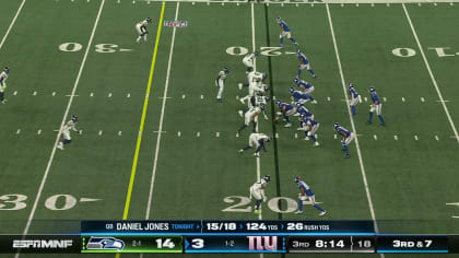 Highlight: Eagles turns Giants' mishandled snap into first-and