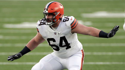 Saturday tags Bengals in tweet after Browns release center JC Tretter