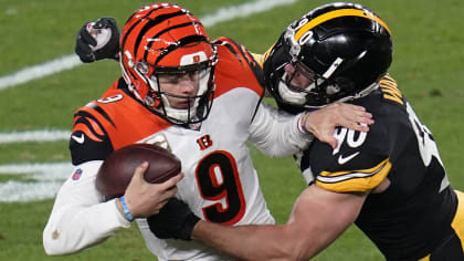 Cincinnati Bengals offensive tackle D'Ante Smith (70) warms up