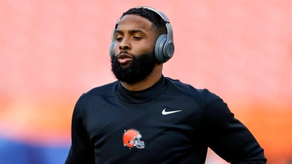 NFL Network reporter Steve Wyche talks on-camera before the game between  the Tennessee Titans and the Las Vegas Raiders Sunday, Sept. 25, 2022, in  Nashville, Tenn. (AP Photo/Wade Payne Stock Photo 