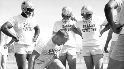 Cowboys quarterbacks don't wear red practice jerseys and even Gil Brandt  doesn't know why - Blogging The Boys