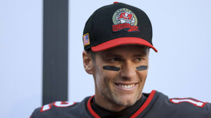 How Tom Brady & the B atlanta braves jersey large uccaneers went