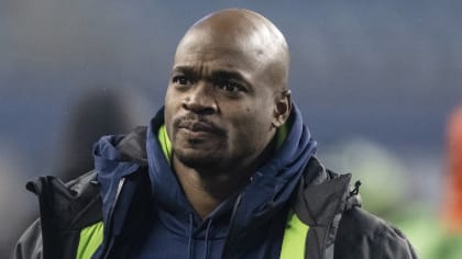 Adrian Peterson not retiring in 2023, hopes to play one more year:  'Mentally, I haven't officially hung it up' 