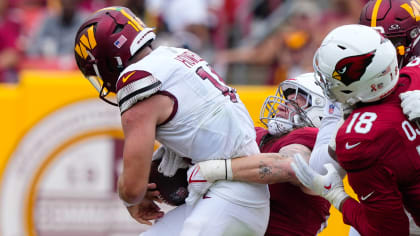 Cardinals outside linebacker Dennis Gardeck contains Broncos