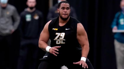 Chicago Bears see promise in rookie OL Larry Borom