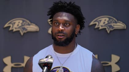 Baltimore Ravens linebacker Patrick Queen (6) surveys the play